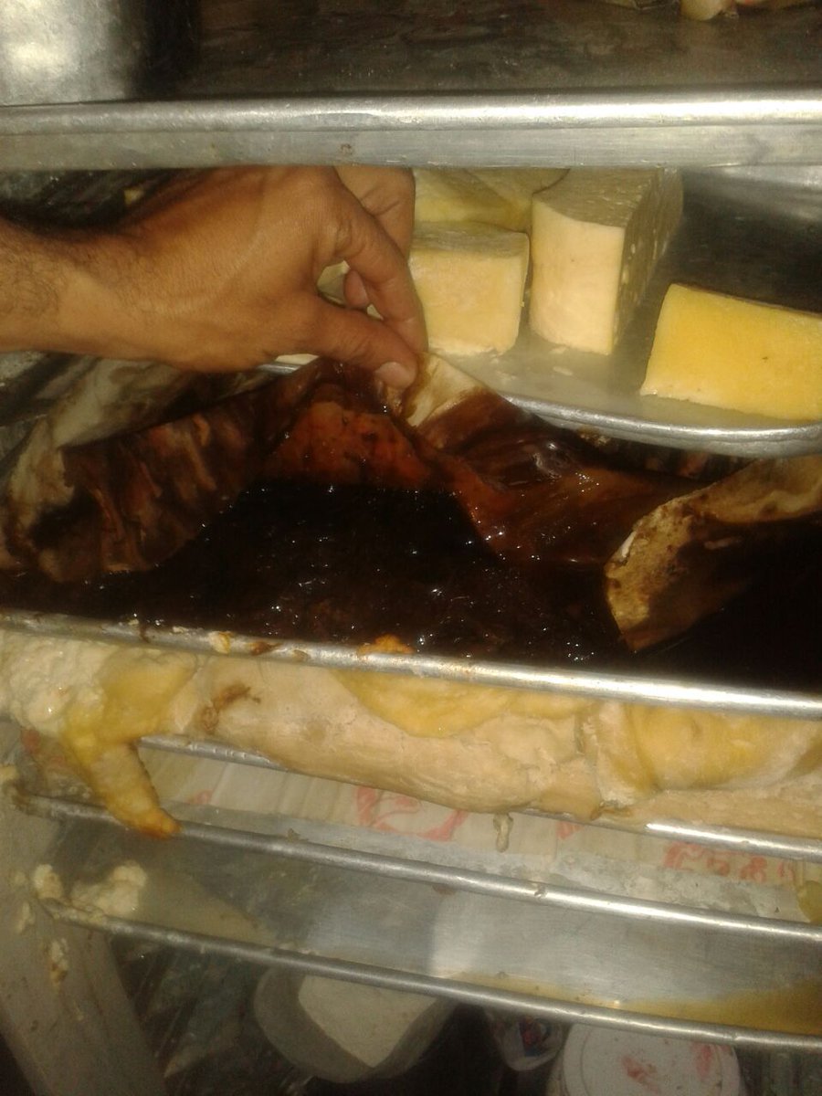 mepa_18's tweet image. Camaradas de la .@SACS_MERIDA sancionando establecimientos por insalubridad .@NicolasMaduro #Merida #TodoElPoderParaLosCLAP