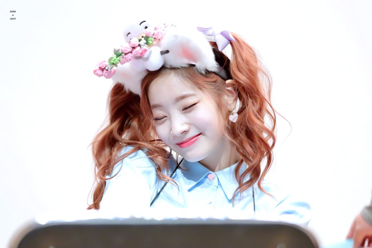 kimdahyun_kr's tweet photo. 170311 #트와이스 #다현 #TWICE #dahyun 
너 때문에 웃게 돼 ~
온종일 너만 보여 ~
ㅠㅠㅠㅠㅠ
양갈래 ㅠㅠㅠㅠㅠㅠㅠㅠㅠㅠㅠㅠㅠㅠㅠㅠㅠㅠ https://t.co/33XdCaHe2o