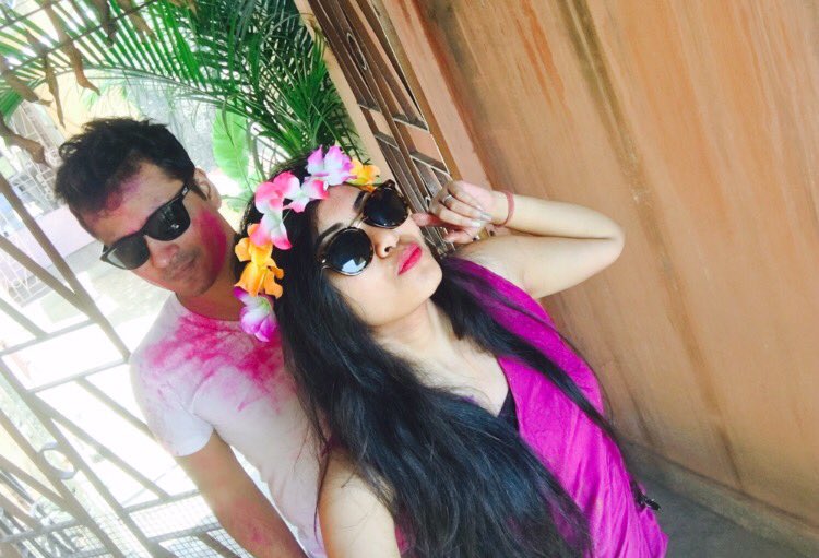 pram_pupu's tweet photo. | When u are down with fever all u can do is remember last #holi. #missingscenes #fambam #holi2016 #memories #colours https://t.co/A1QzqtVnnq