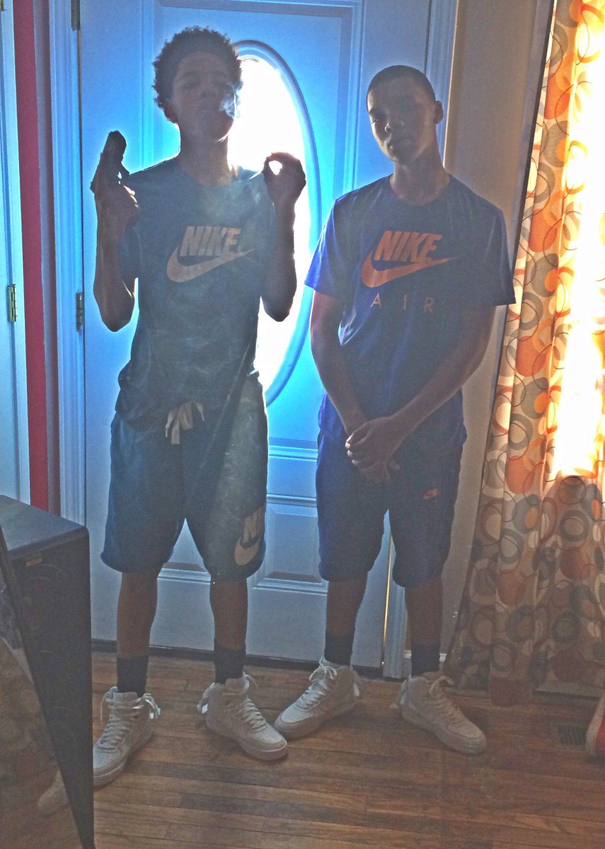 SOLIDD__'s tweet photo. This my mf brotha blood couldn't make us closer 💯y'all know how bleed💉💯 happy gday @itsPbaby5 https://t.co/qFMtnlULLd