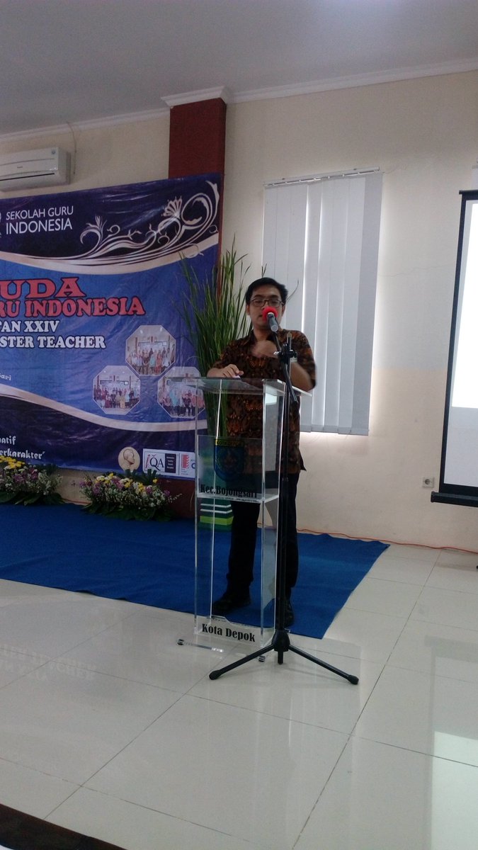 najmiridha2005's tweet photo. Orasi Guru Tranformatif Menuju Indonesia Berkarakter oleh Dr Jejen Musfah, MA #Wisuda SGI 24 #StudiumGeneral SGI 25 dan 26 @SGIDompetDhuafa https://t.co/P4GGOdH5vT