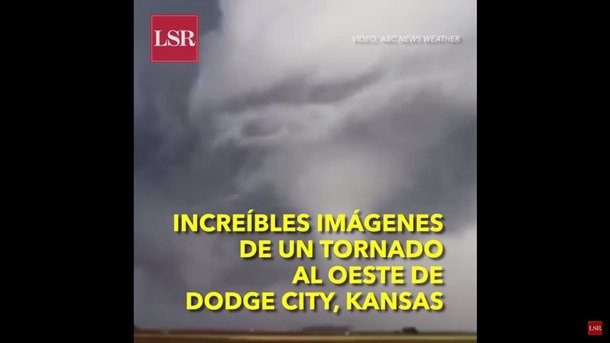 lasillarota's tweet photo. #VideoLSR Conducía tranquilamente cuando se lleva el susto de su vida https://t.co/nWuhXOOg9v https://t.co/AY51DzBB8T