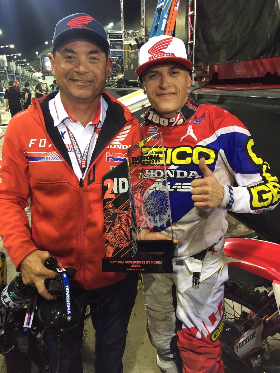 HondaPowersprts's tweet photo. Huge ride for @JeremyMartin6 in his first-ever 450SX race, finishing 2nd on the podium at the #DAYTONASXByHonda! #RideRed https://t.co/u081ffhbMi