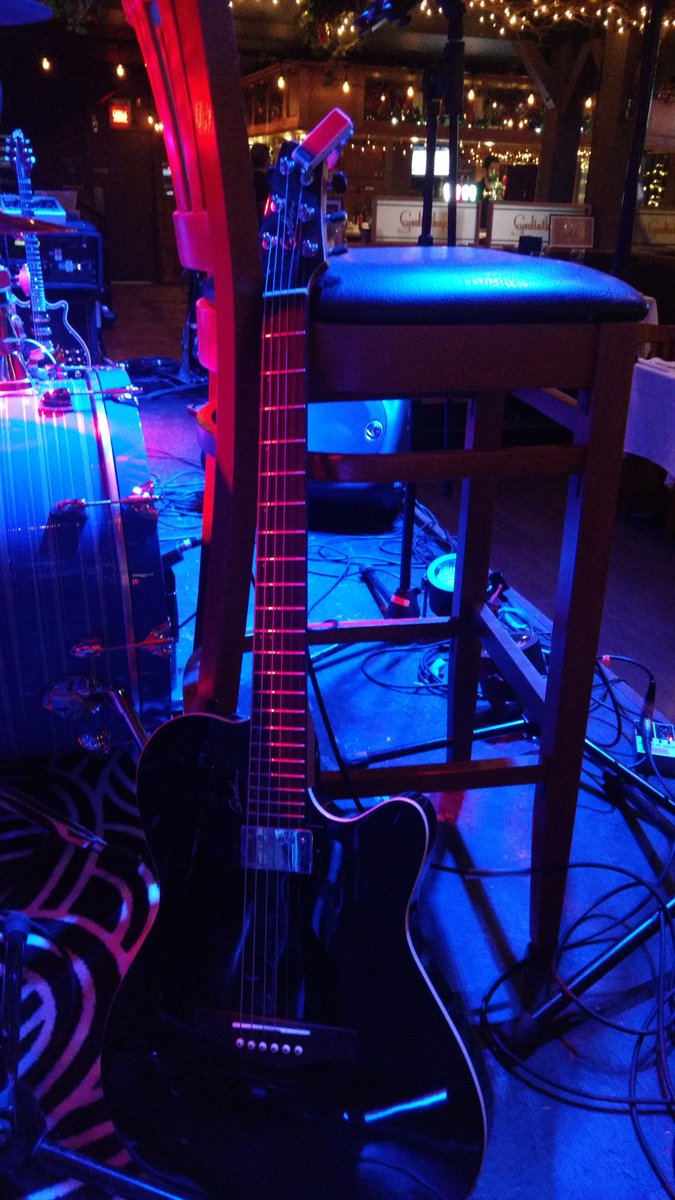 kavenpicard's tweet photo. Acoustic gig tonight ! #guitar #montreal #godin #music https://t.co/Sh8JhWb61c