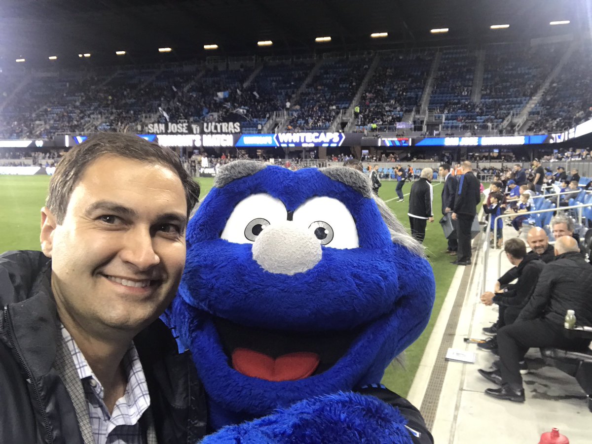 SJEarthquakes's tweet photo. What a day for #Quakes74 president @DaveKaval! 👏

#DavesDoubleHeader has one more half of ⚽️! https://t.co/C1w9ctt2oo