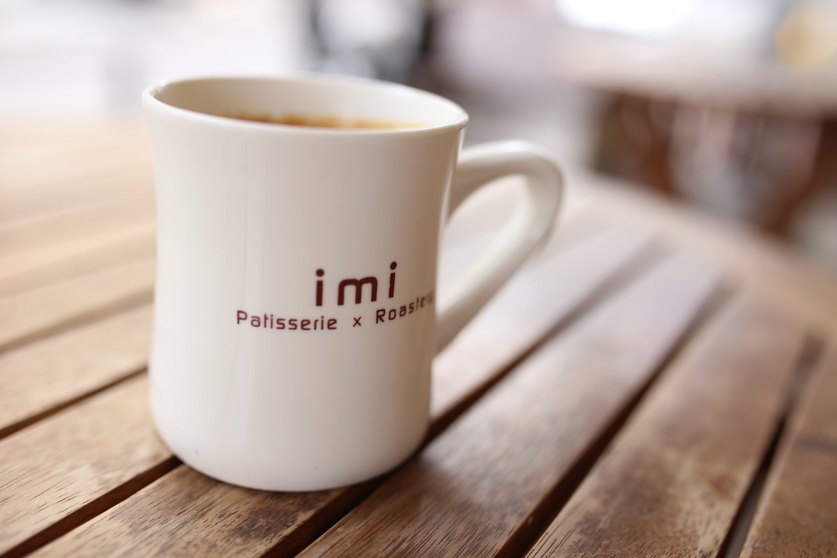 tavarez2k's tweet photo. #Cafe_imi 사장님이 커피를 리필해주셨는데 머그컵이 너무 이뻐서 심쿵..!!! #뭔가포인트가 .. 갈 때 머그컵 파시면 안 되냐 해볼까.. 따님을 제게 맡겨주십시오!! 하는 심정으로.. https://t.co/8PJKzgusMf