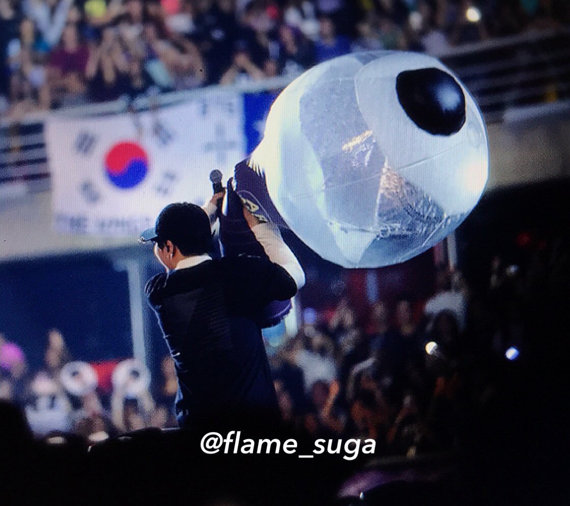 vminissi's tweet photo. me: im a big fan of bts
them: im a bigger one
me: o rly https://t.co/SycJhlFnod