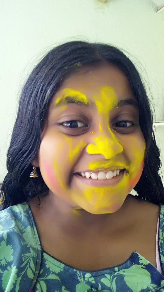 AashriWorld's tweet photo. #Holihai Happy holi to all of the twitter users.😀😇 https://t.co/CnGMrlfeQd