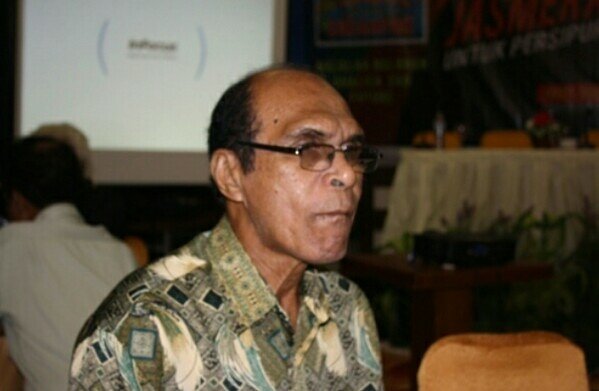 Persipura kembali berduka. Hengky Heipon, sosok kapten yang disegani itu telah diijinkan untuk beristirahat #RIPMasterHengky 😭