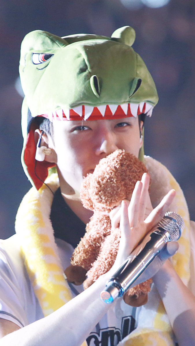 BestSehunMOU's tweet photo. #세훈 #sehun every time you look at me,i fall in love with you again,my one and only hunnie!https://t.co/IrWTbVX5UB https://t.co/7RrsTG8iaL