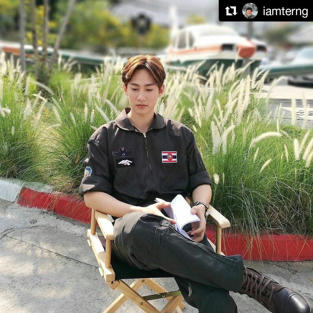 น้องงงงงงนักบินหล้อหล่อ ไม่ใช่แค่มีลานจอดแต่เปนนักบินเลยยยยย 🚁 #captainchonlathorn