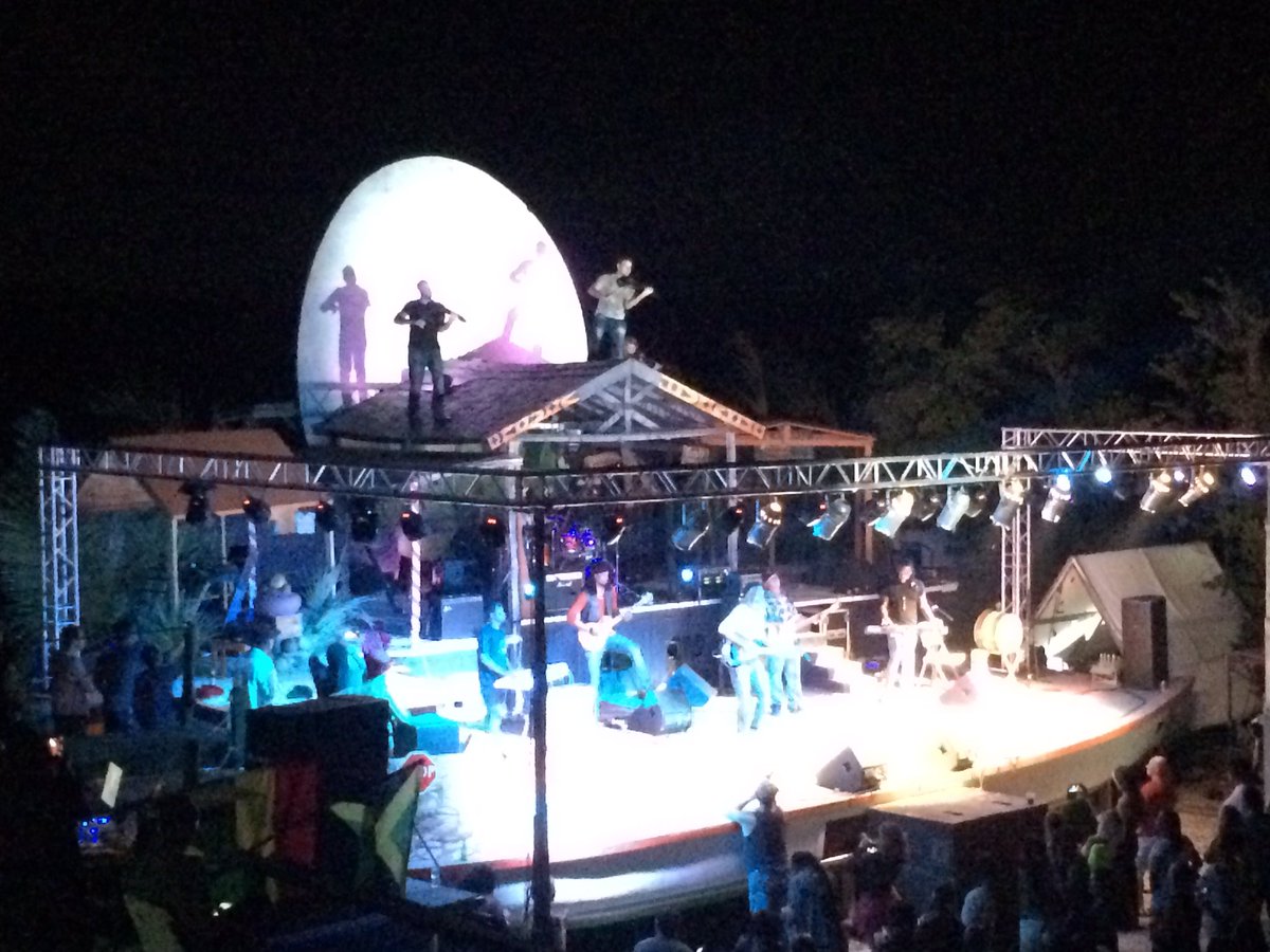 CScottFCDO's tweet photo. Fiddlers on the roof. Literally. Planet Dune. #Anguilla 🇦🇮 wow. https://t.co/UeUrS3vkT9