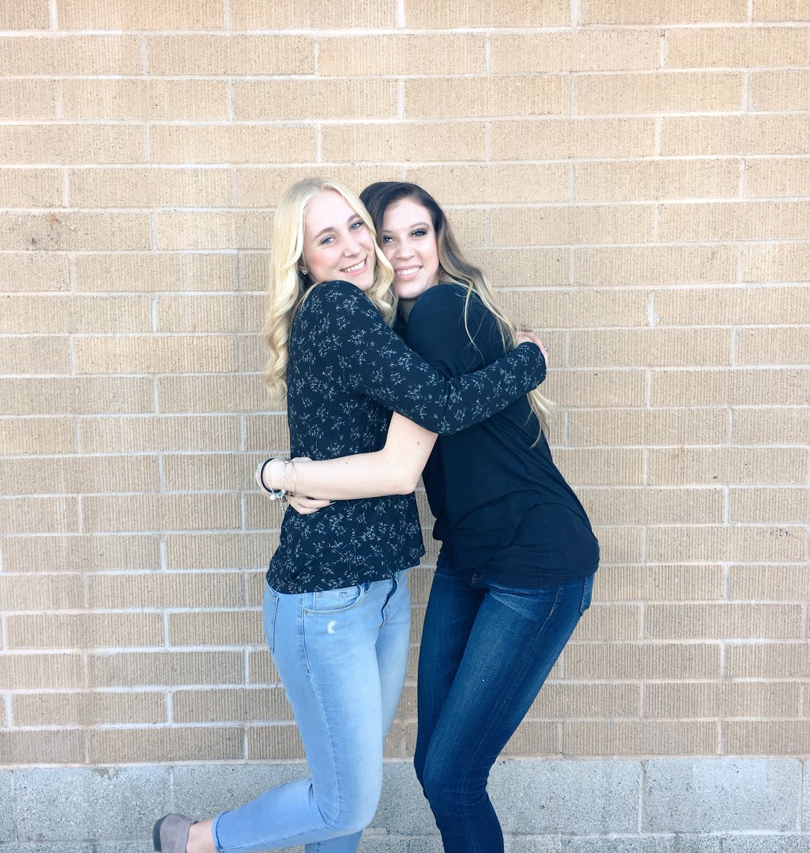 hannahn115's tweet photo. Happy 18th Birthday to my BEST FRIEND!!!!!🎉🎉🎉 https://t.co/8mX7QRVZu5
