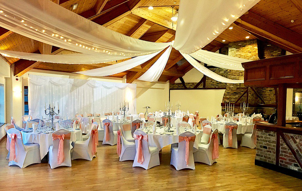 DeansEvents's tweet image. Beautiful set up we did at #magnoliaparkgolfandcoubtryclub. #chaircovers #ceilingdrapes #starlightbackdrop