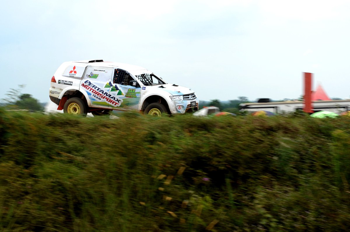 Achilles_Radial's tweet photo. Indonesia Extreme Off-Road Racing #IXOR2017 digelar lagi tahun ini di Banjar Baru, Kalimantan. Simak ketegangannya! https://t.co/dgtFXofuK7 https://t.co/zSgbTbhLfO