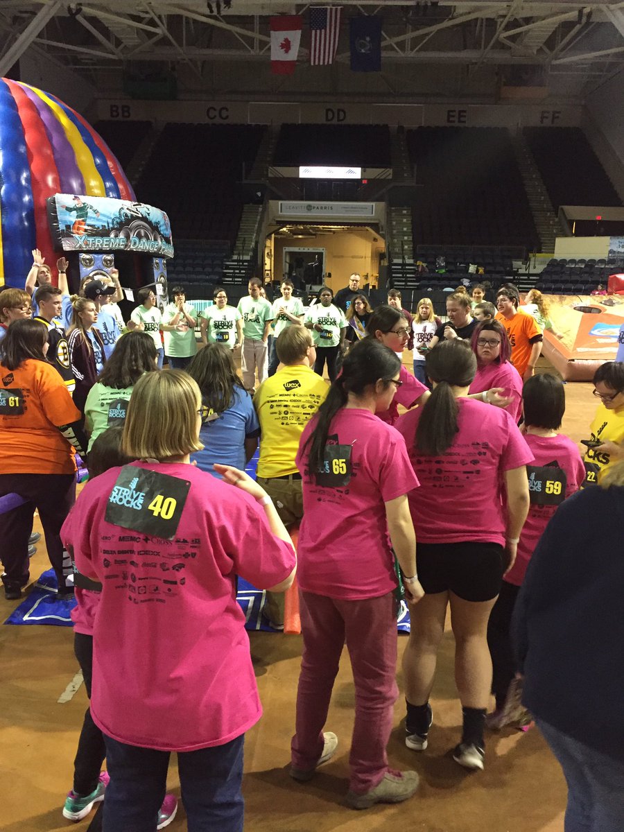 STRIVE_PSL's tweet photo. Color Wars! 1:43am! #striverocks https://t.co/c3dantOryn