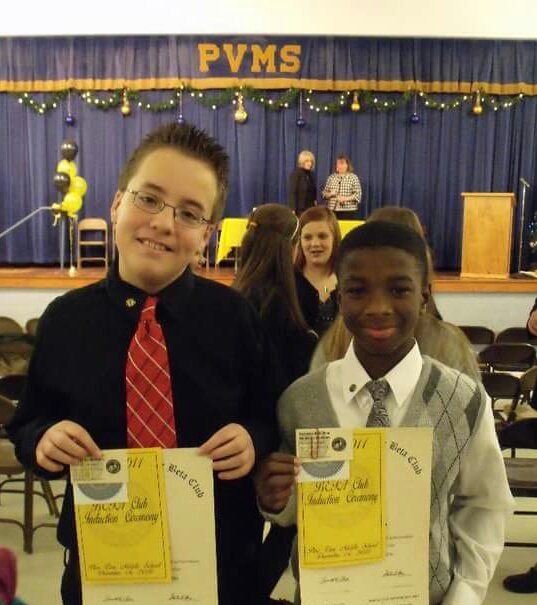 D_Myles17's tweet photo. #middleschoolchallenge Ya boy was rocking that sweater vest hard back then 😂 https://t.co/4jdNuUWUAn