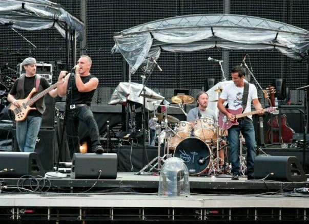 WhittginGina's tweet photo. @flemtrockband @Alexflemt
#TheTimeHasComecd #originalmusic
#InMyDreams
#supportindierock
#onefamily
#financialbackers
#festivals
#clubs https://t.co/bHPQY1ujZ8