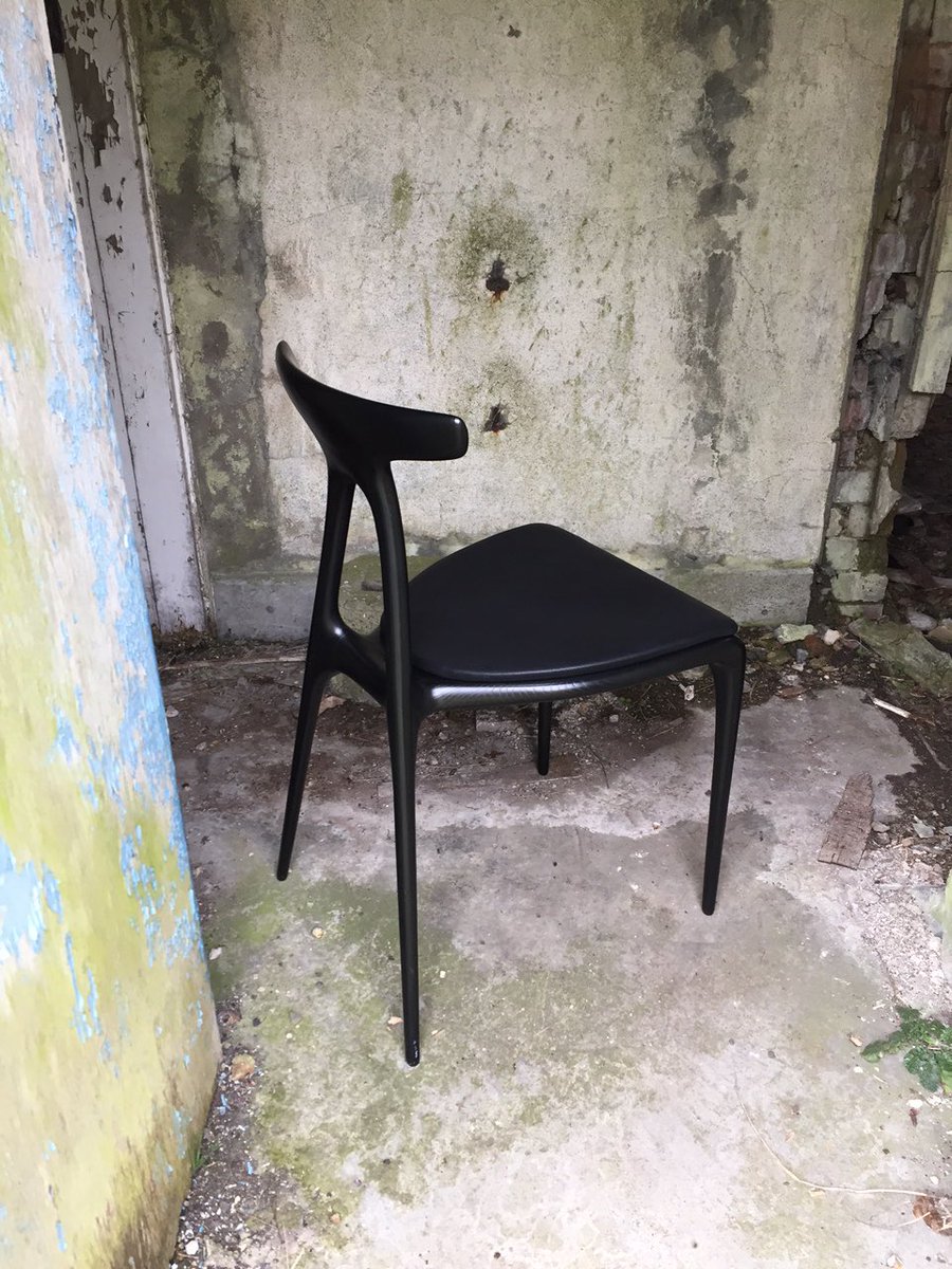 MadeInRatio's tweet image. Sneak peek from our photoshoot of new #alpha chair with a padded leather seat launching at @fuorisalone!
(via Palermo 11 in @Brera_District)