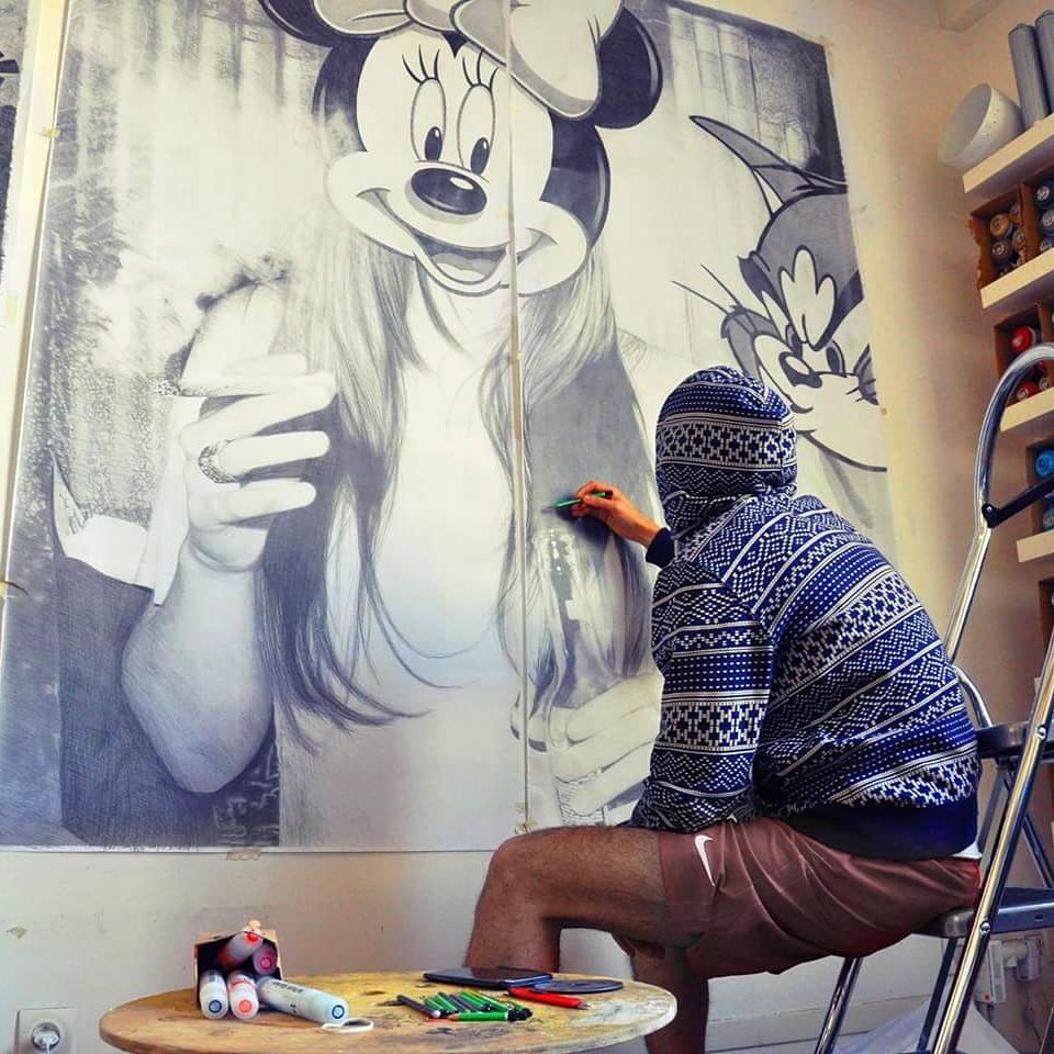 Combo_Ck's tweet photo. ● Travail uniquement au crayon de papier ● souvenir 2013 #disney #minnie #tomjerry #weed #combostudio #streetart #pencil #draw https://t.co/VxufjkdLoJ