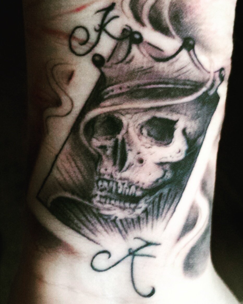 methadontcare's tweet photo. New tattoo #newtattoo #newtat #tattooing #chicano #chicanotattooinh #latinink #king #king810 #cards #scarcoverup #selfharmcoverup #scars https://t.co/wvTgDzSgTI