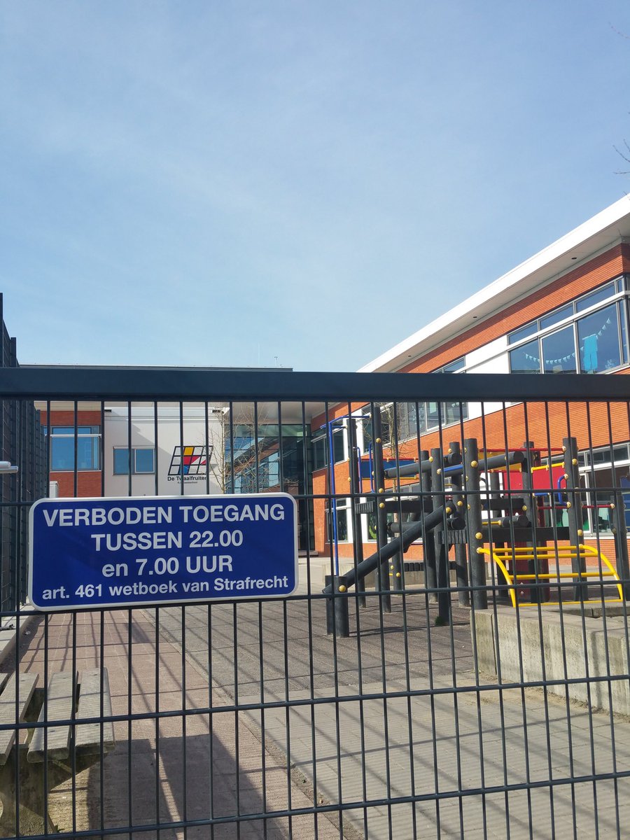 Vanwege aanhoudende jeugdoverlast en vervuiling schoolplein De Twaalfruiter Vleuterweide verboden toeganggebied tussen 22.00 en 07.00.
