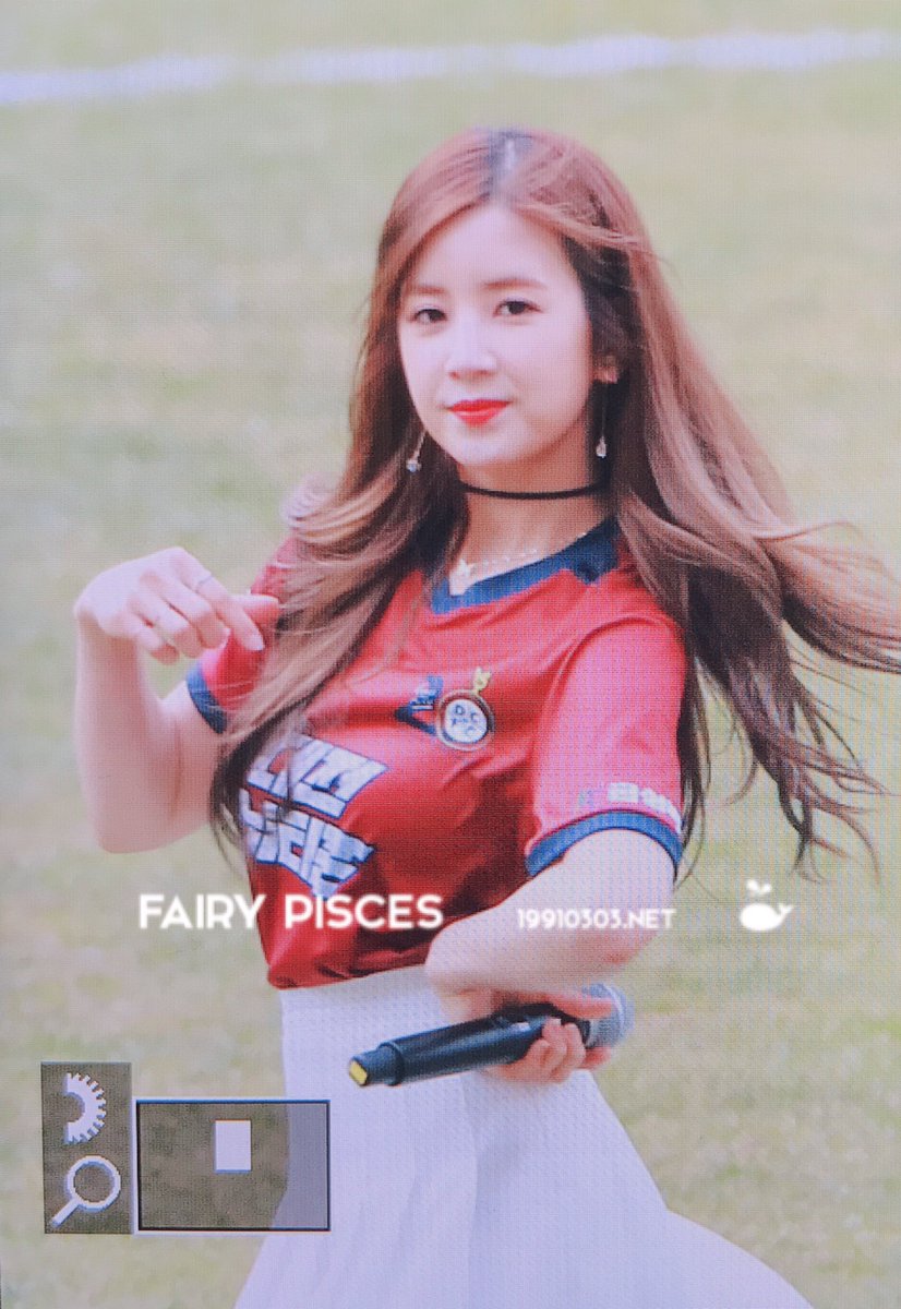 19910303net's tweet photo. 170312 대전시티즌 개막식 #초롱 (@Apinkpcr ) preview7. #박초롱 #에이핑크 

날씨좋고 초롱이도 좋아☀️ https://t.co/9LniWrvxTK