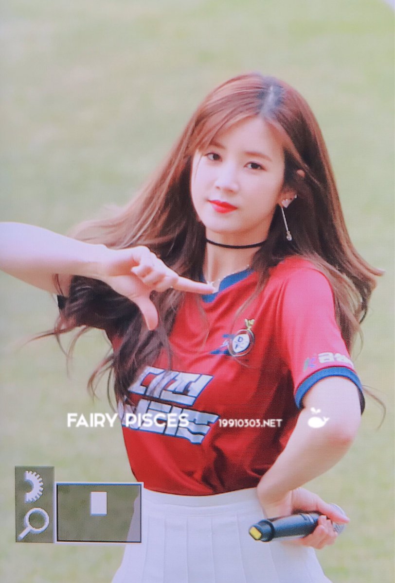 19910303net's tweet photo. 170312 대전시티즌 개막식 #초롱 (@Apinkpcr ) preview7. #박초롱 #에이핑크 

날씨좋고 초롱이도 좋아☀️ https://t.co/9LniWrvxTK