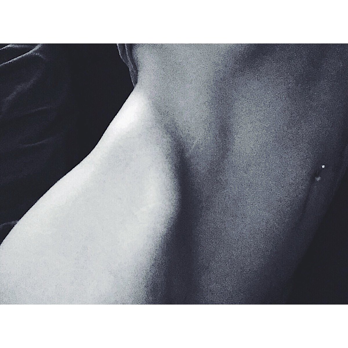 carolinelacombe's tweet image. Day 71
#dayoff #likeasunday #needsomerest #seriesday #body #me #myself #I #blackandwhite #picoftheday #pictureoftheday #haveagoodday