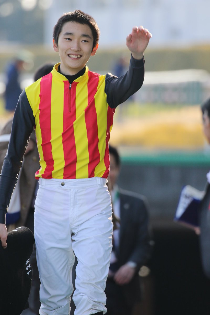 今日は坂井瑠星騎手にもサインをいただきました。 坂井騎手