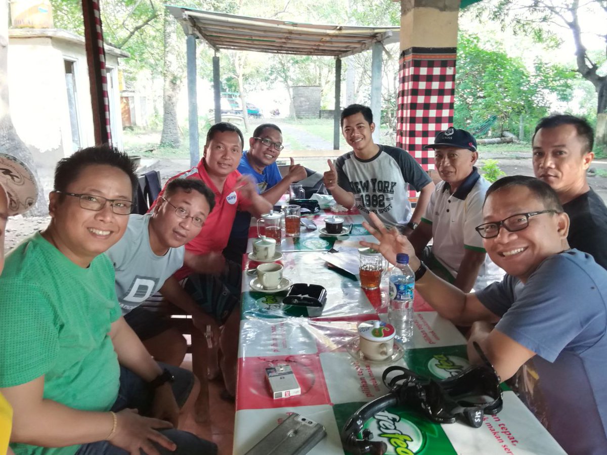 GATREG5's tweet photo. Working at Telkom has to be FUN !!! #OlahRaga #WorkLifeBalance @parwi66 @_funtastic5_ #TelkomFuntastic5 #livingthetelkomway https://t.co/1WUNDN0q0i
