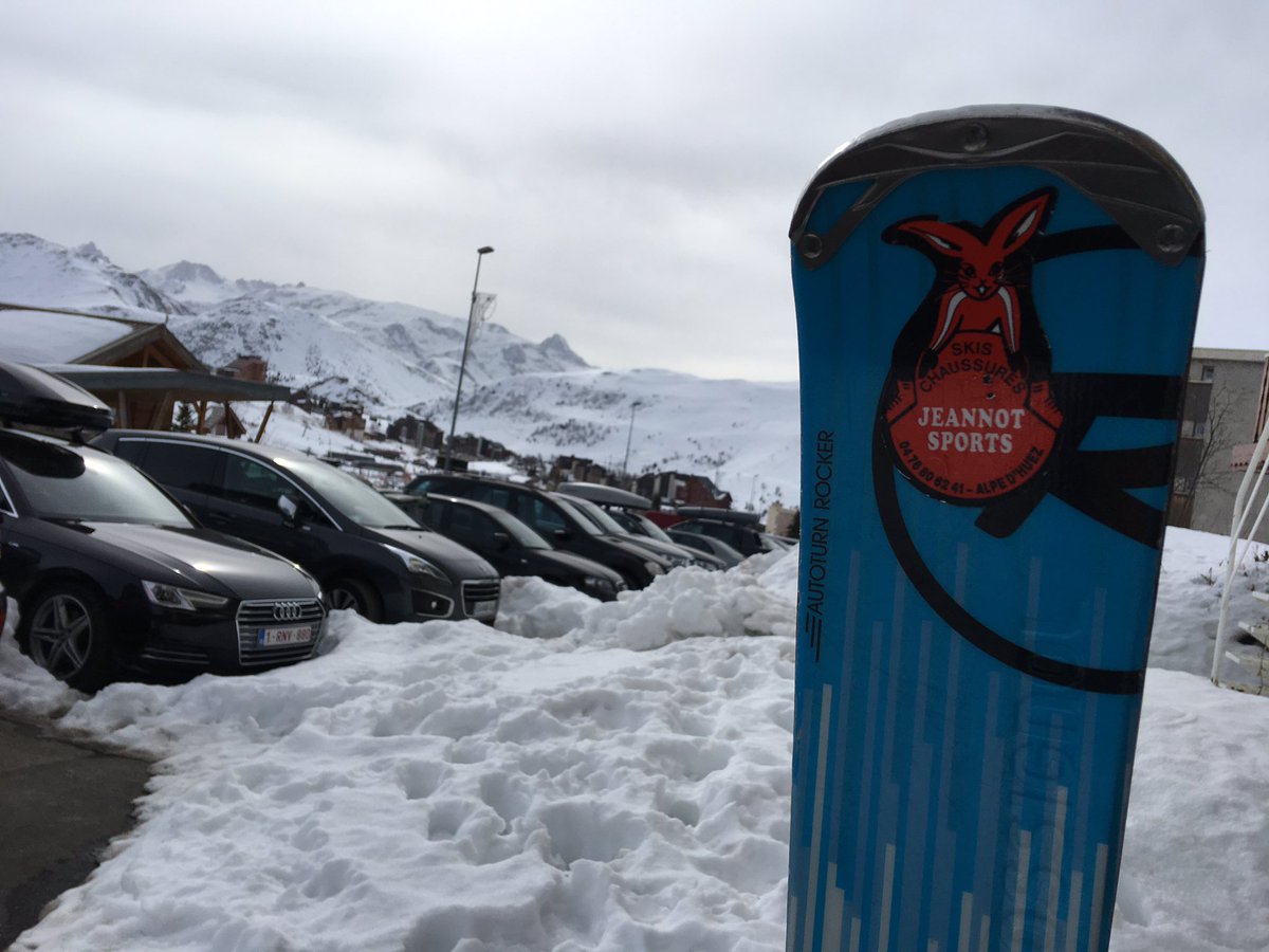 WafflesWillow's tweet photo. So whilst #human is #skiing, seems he still has #rabbits with him! #holiday #alpduez #france #rabbitholiday https://t.co/Ga8u0jQZkc