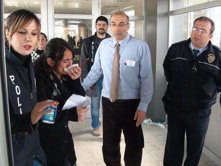 snnszgn's tweet photo. Suriyelileri sınavsız aldığınız sitemde,1-2 dk için bu cocuklarin 1 yıllık emeklerini çalmaya degermiydi #ygs2017 https://t.co/pwe9gxkCpw