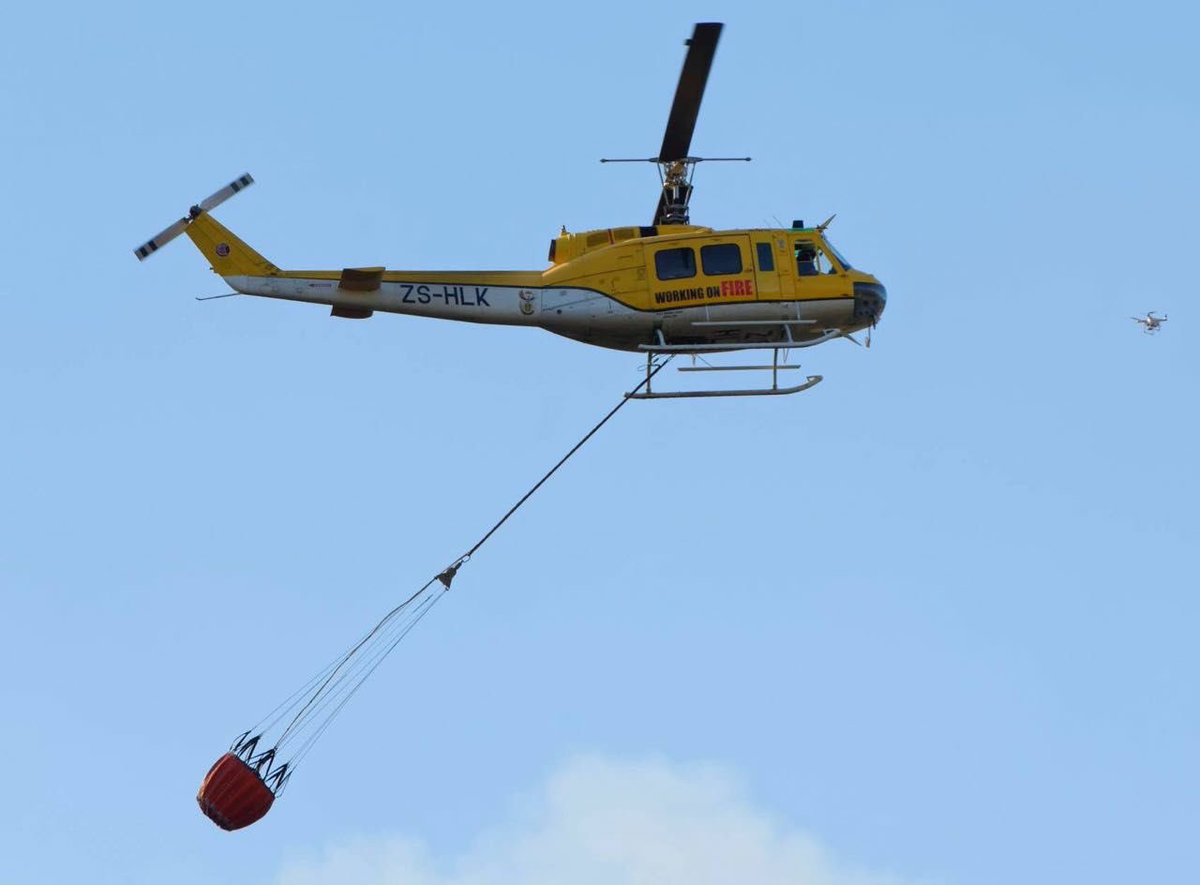 Authorities looking for drone pilot who caused near miss during Hout Bay fire operations. Contact Hout Bay <a href="/SAPoliceService/">SA Police Service 🇿🇦</a>