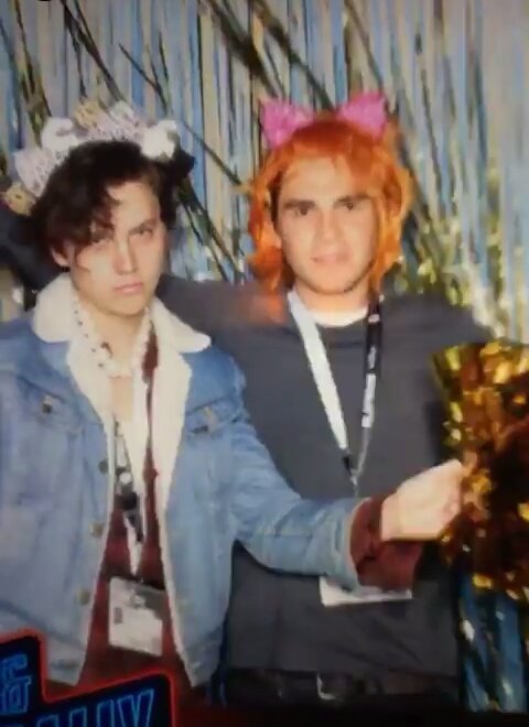 goldenhourIy's tweet photo. can u believe kj and cole invented being cute https://t.co/cqDlrsUjgl