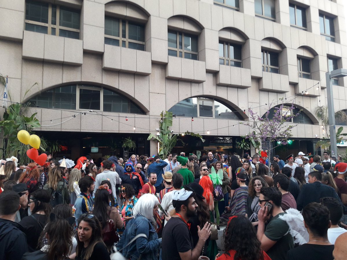 NoaHakim's tweet photo. Party party party on #Purim in #TelAviv⛱ 🐞🐧🐑👮🎅💂🏃⛄ https://t.co/VDbvDgr3ER