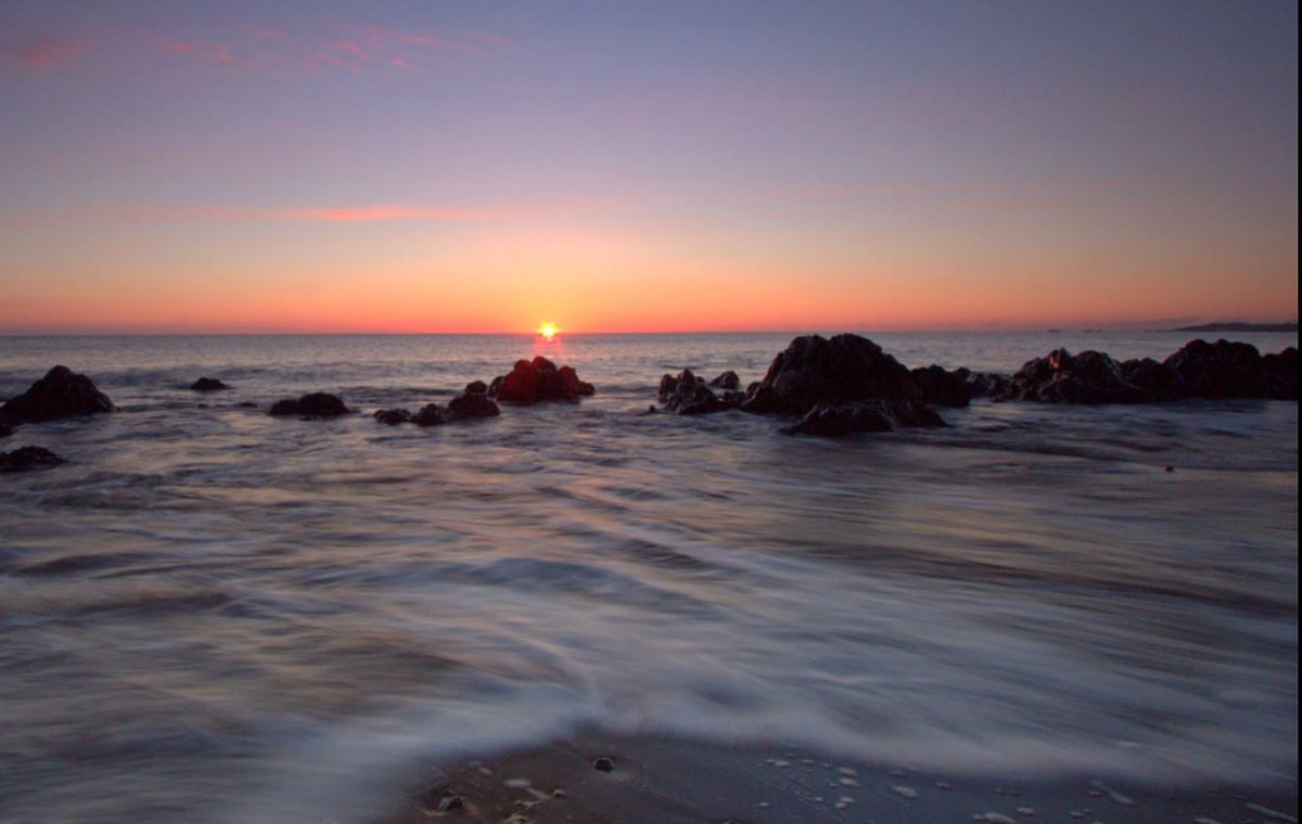 ItsYourWales's tweet photo. Bleddyn with a great Tywyn sunset at Anglesey - #welshtranquility at its very very best courtesy @bleddyn123 https://t.co/f7ehAsPNiy