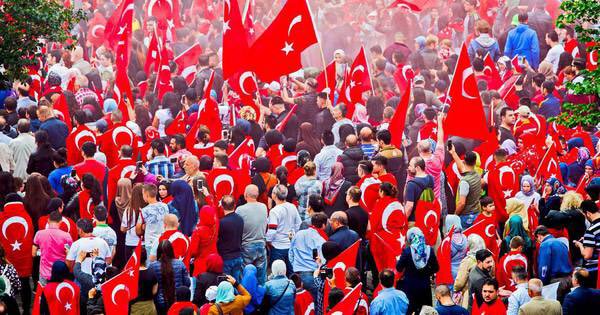 Kev1nvan's tweet photo. Vreugdetaferelen vanwege promotie #rafc bereiken Turkije!! #ROEANT https://t.co/Bn6eNgpi5R