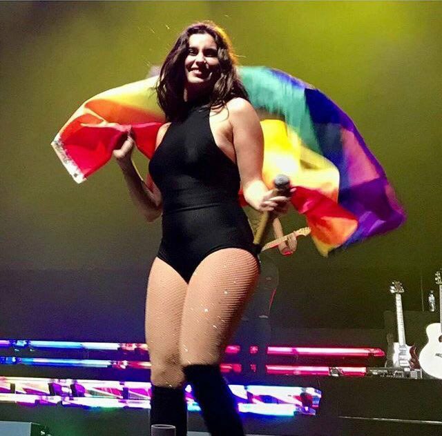 fifthharmony817's tweet photo. Um amor tão grande por essa foto #laurenjauregui https://t.co/siLntUduJ3