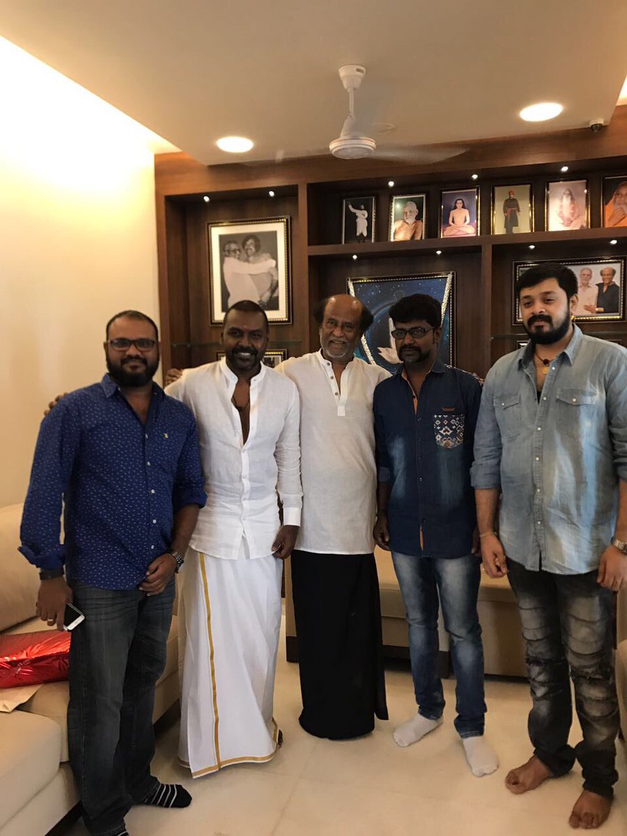 kalakkalcinema's tweet photo. இன்று மொட்ட சிவா கெட்ட சிவா திரைப்படத்தை பார்த்தபிறகு நடிகர் ராகவா லாரன்ஸ்-ஜ அழைத்து பாராட்டிய #சூப்பர்ஸ்டார் #ரஜினிகாந்த்! https://t.co/pYQdBGMRRN