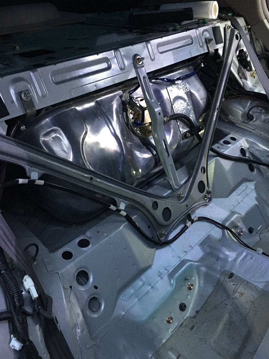 ゼロクラ　燃料タンク移設 One night clubのフォトギャラリー「18クラウン タンク移設（その2