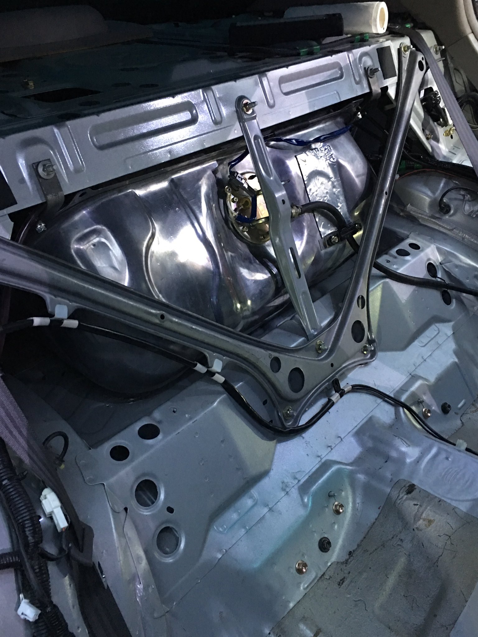 低車高車必見!! 燃料タンク移設!!