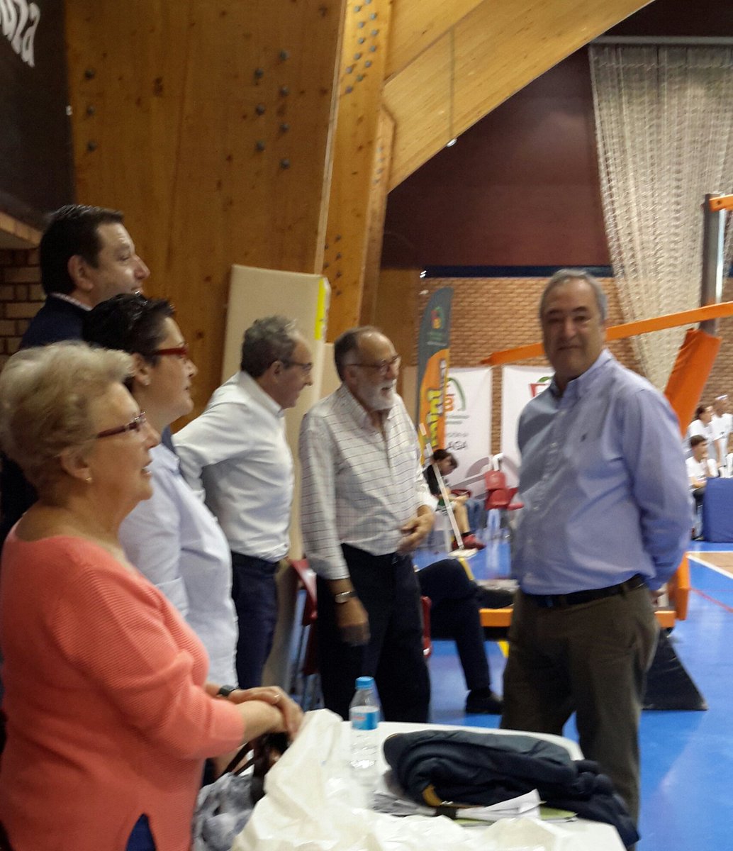 draruizgomez's tweet photo. #Directiva #público #arbitr@s personal #mantenimiento y ellos l@s importantes jugador@s de futuro #FiestaPremini @FAB_Andaluza  @FAB_Malaga https://t.co/94FtsLZA02