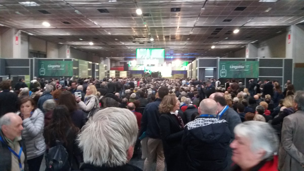 #Lingotto2017 in attesa dell'intervento di Renzi