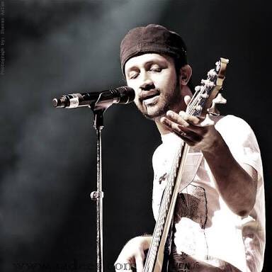 Happy Birthday to Atif Aslam! 
Keep bringing us more amazing music    