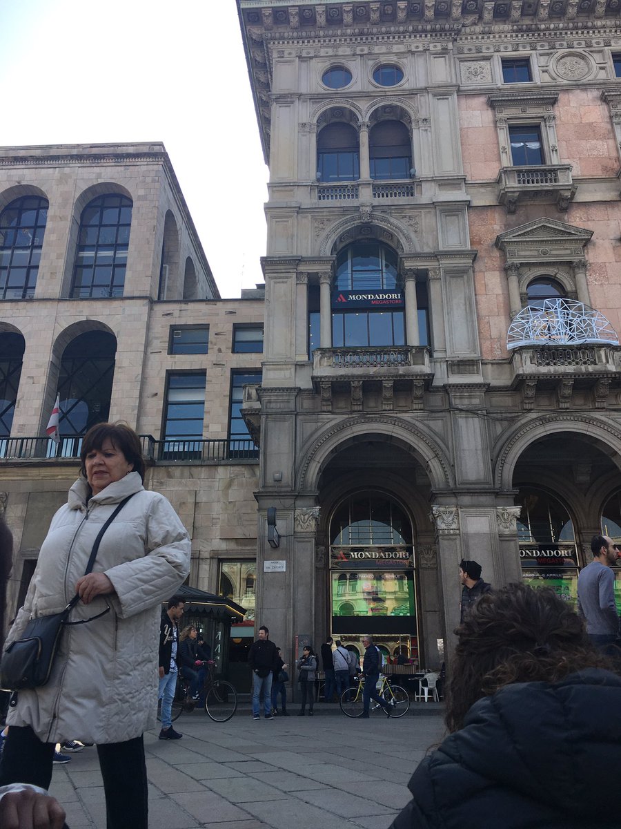_belivato_'s tweet photo. #AffacciatiAlBalconeEd affacciati alla finestra amore mioo @edsheeran 💖 da Pisa solo per tee @MARIAPIAZZA55 https://t.co/3wXDyaNNcC