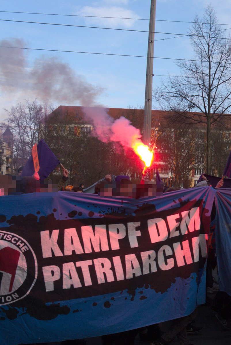 GrrlGangLe's tweet photo. Hey Leute hier noch unsere Pressemitteilung mit einigen Bilder. Schaut mal rein:) https://t.co/1jdjohhSGi #FKT #le1103 #Feminismus https://t.co/Q9hJDchlSx