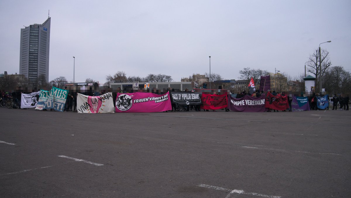 GrrlGangLe's tweet photo. Hey Leute hier noch unsere Pressemitteilung mit einigen Bilder. Schaut mal rein:) https://t.co/1jdjohhSGi #FKT #le1103 #Feminismus https://t.co/Q9hJDchlSx