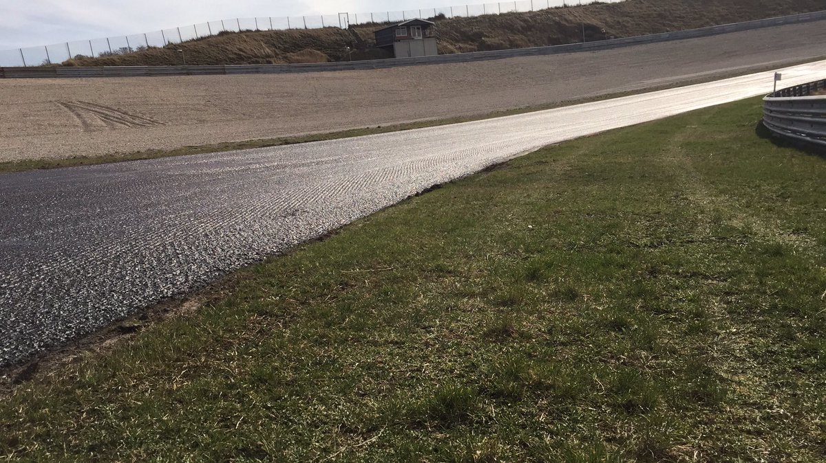 Nieuwe asfaltlaag, hobbels eruit!Goed voor de rondetijden, werd namelijk wel een beetje saai....;)haha #GASEROP