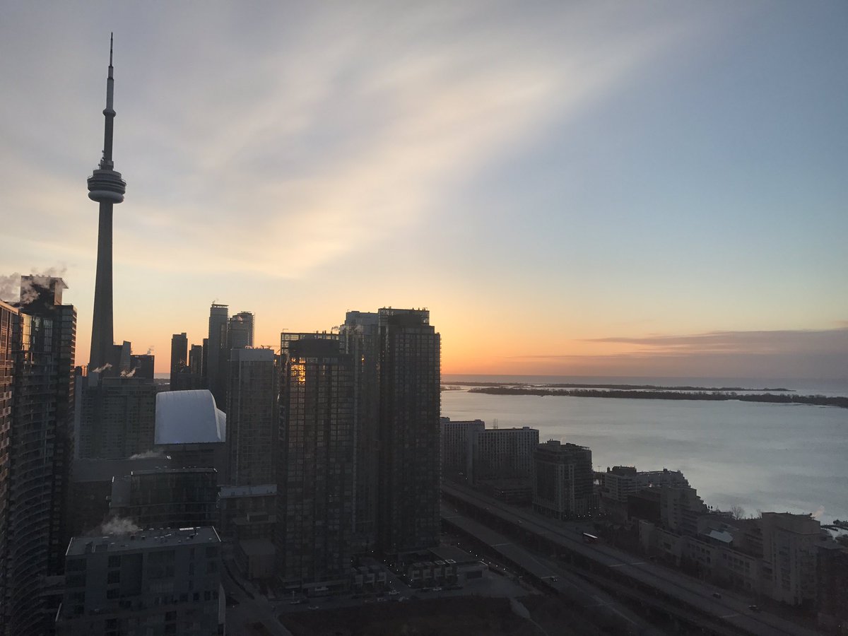 Bb_zed's tweet photo. #Toronto #views #thesix #daylightsavings ❤️ https://t.co/ko4OuKpGSV